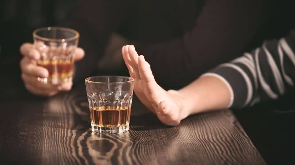 מדרון חלקלק: כל הסיבות להיגמל מאלכוהול בהקדם!