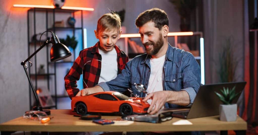 ממכוניות לרחפנים מבט על צעצועי השלט הרחוק המגניבים ביותר לכל הגילאים